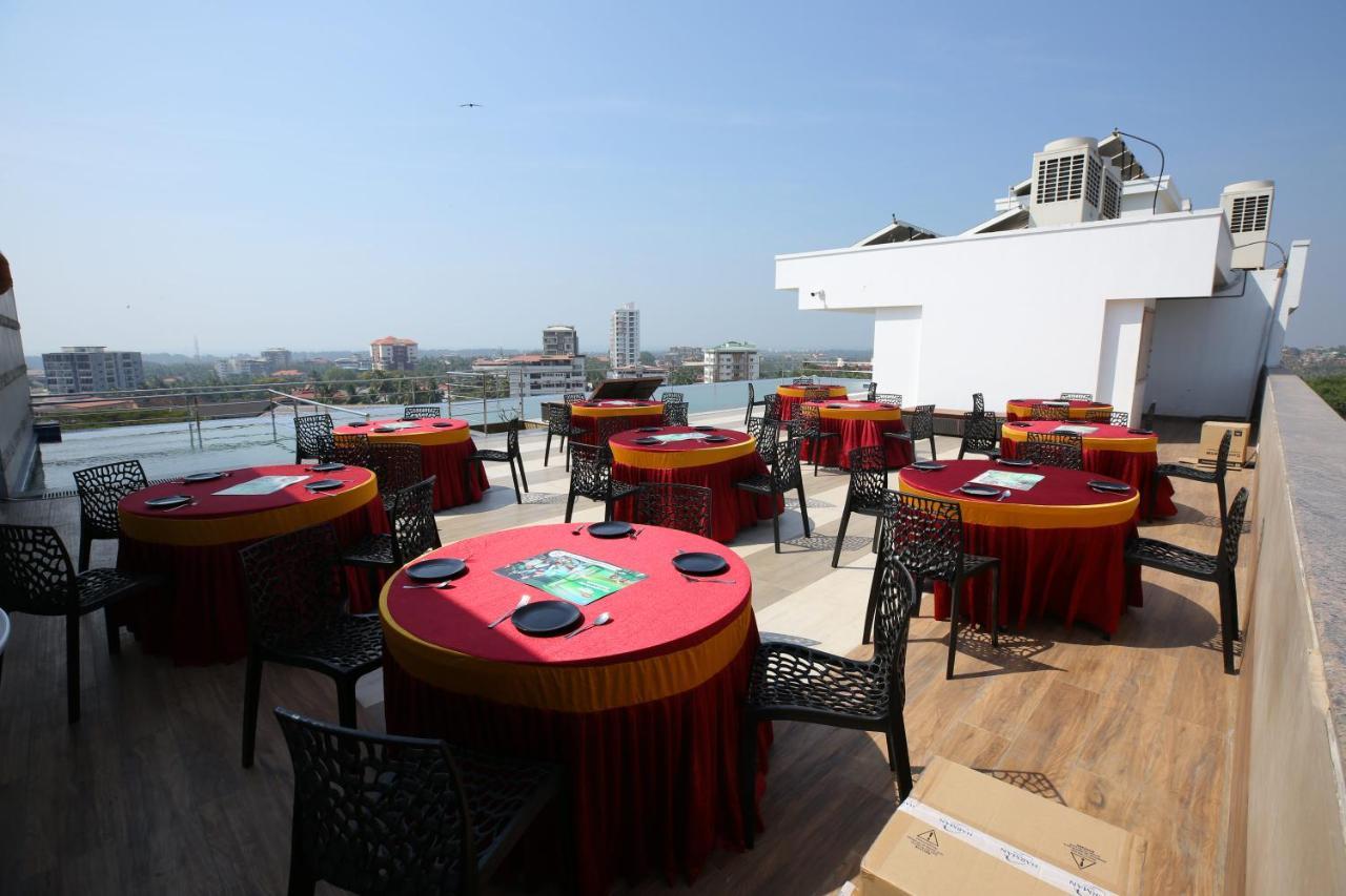 Hotel The Sea View, Мангалор Экстерьер фото