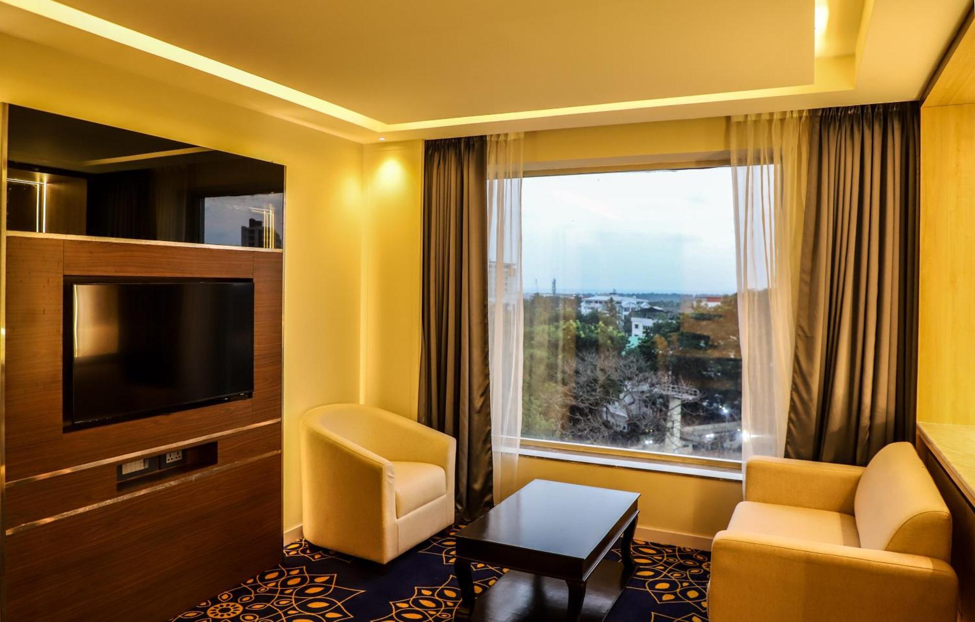 Hotel The Sea View, Мангалор Экстерьер фото