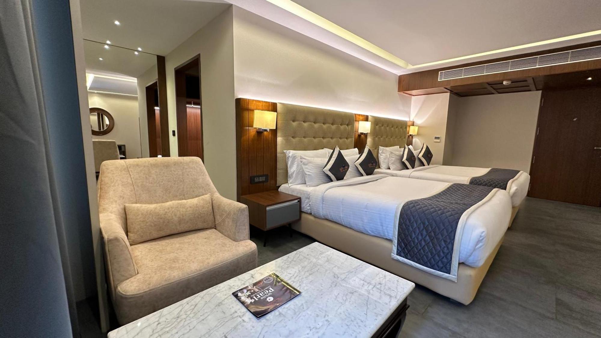Hotel The Sea View, Мангалор Экстерьер фото